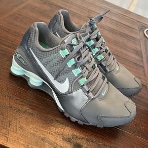 Women’s Nike SHOX Size 8!